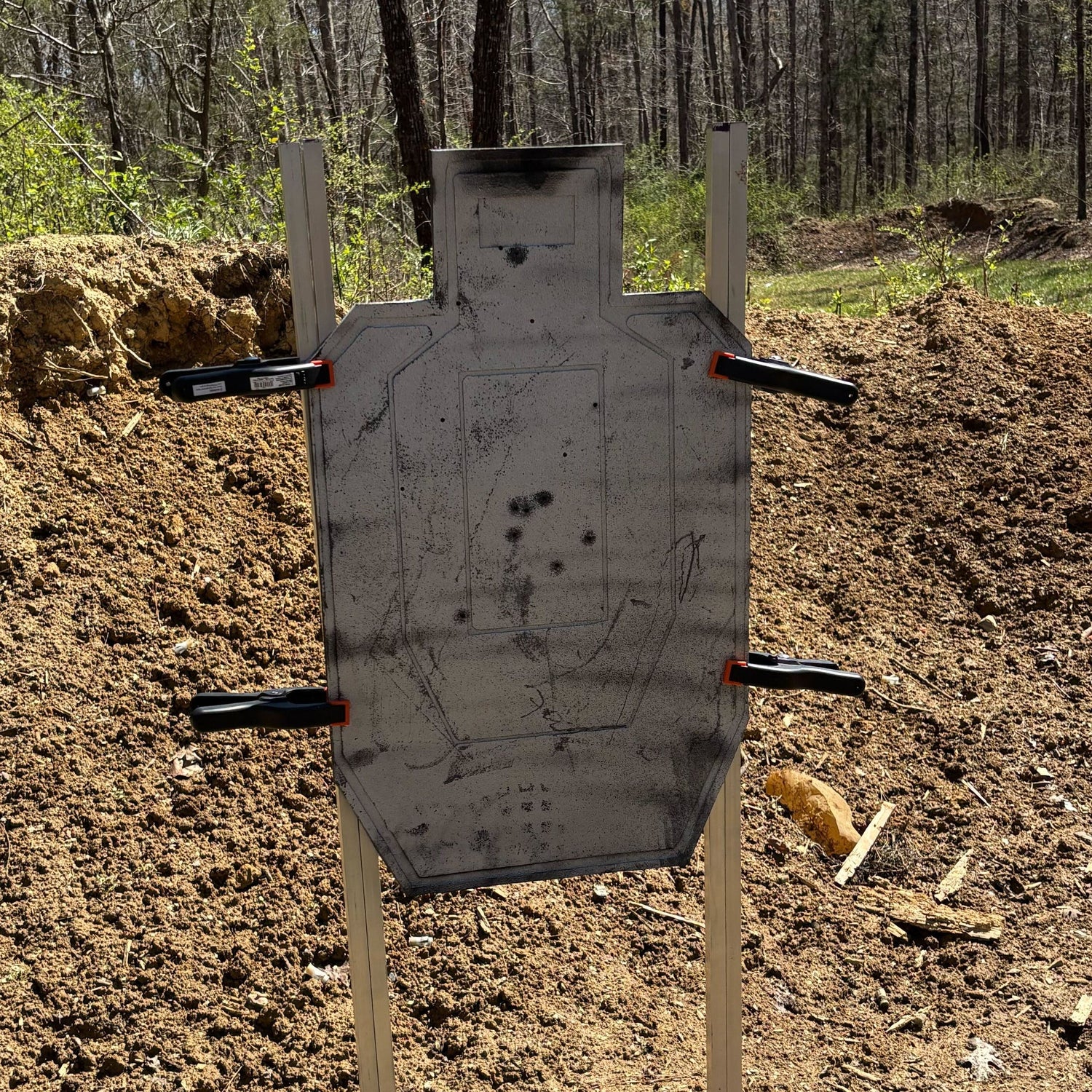 Self healing rubber shooting target